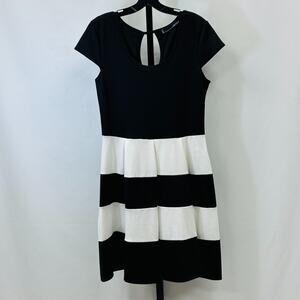 Chetta B Women's Dress Size 12 Black White Striped Fit & Flare Cap Sleeve
